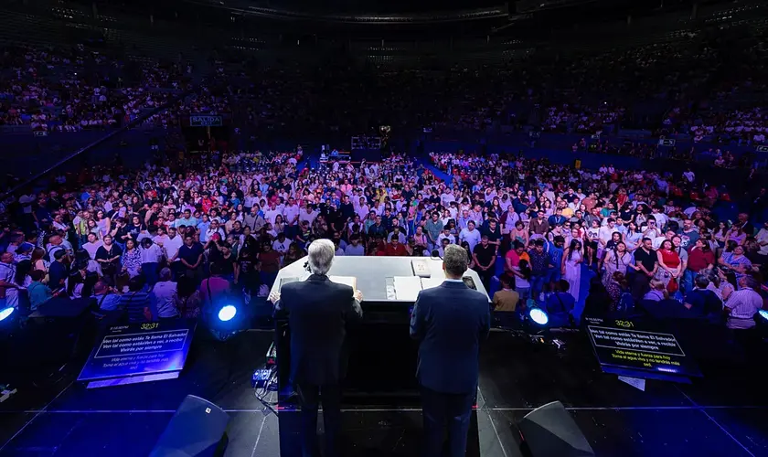 Número de igrejas na Espanha dobra em uma década, impulsionado por grandes eventos cristãos e maior presença evangélica na sociedade. Foto: Franklin_Graham/X