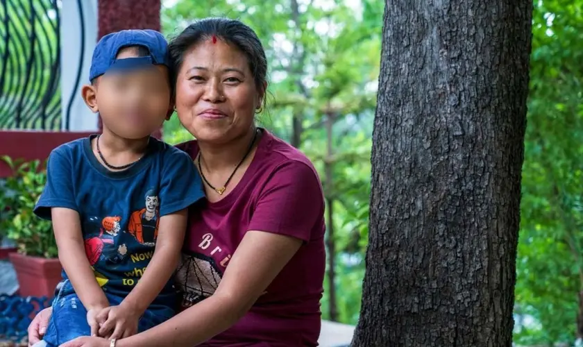 Cristã no Nepal testemunha a conversão de toda a família após conhecer Jesus em meio ao aumento da perseguição no país. Foto Reprodução/Christian Aid Mission